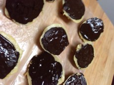 macaroondippedbottom